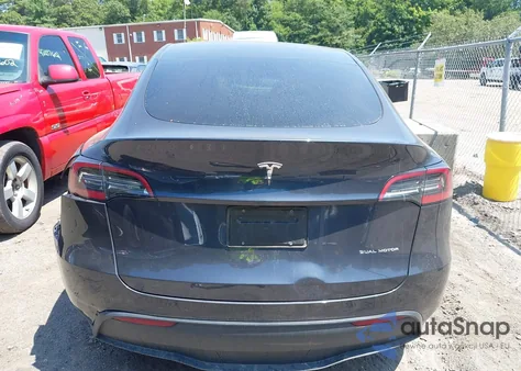 2024 Tesla Model Y из США, поврежденный, VIN 7SAYGDEE0RA301487